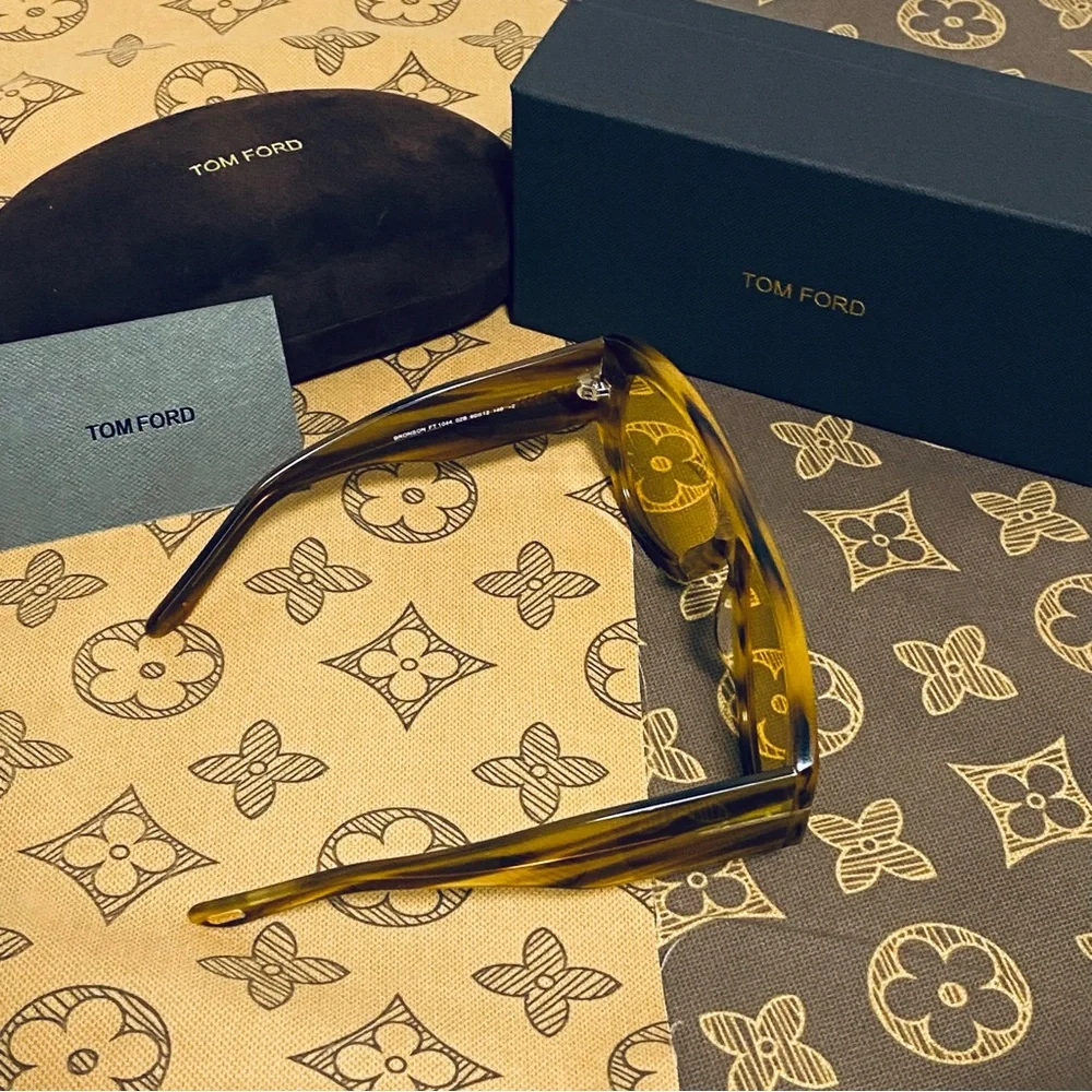 Tom Sunglasses with Yellow
Lenses - Picture 4 of 8